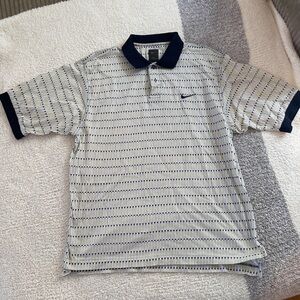 1995 VINTAGE NIKE GOLF POLO SIZE M FITS LIKE LARGE